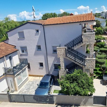 Apartments Denis 2 梅杜林 外观 照片